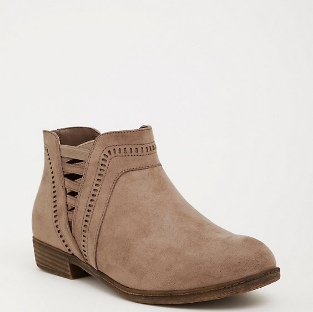 TORRID 9.5W TAUPE SIDE STRAP ANKLE BOOTIE